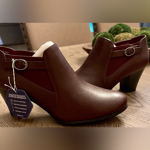 Croft and Barrow Burgundy Ortholite Women’s shoes - Picture 1 of 3